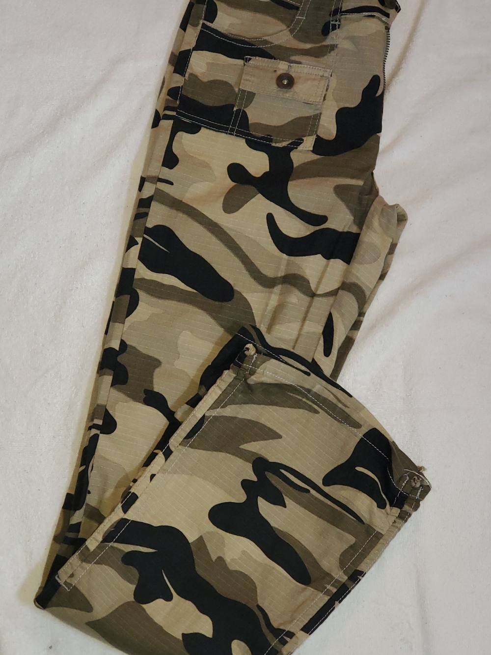 Young Women's (Juniors) Camo Ankle Cargo Pants - Olive Green